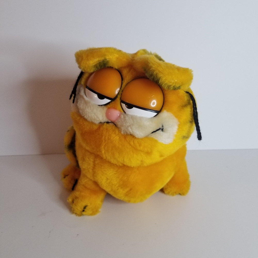Vintage 9" Dakin Garfield Plush 1981